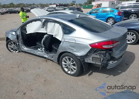 2020 Ford Fusion Hybrid Sel z USA, uszkodzony, nr VIN 3FA6P0MU1LR169148